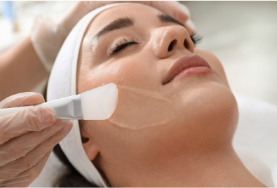Visualizzazione dei risultati ottenuti tramite combinazione di laser e peeling chimici per l’acne attiva.